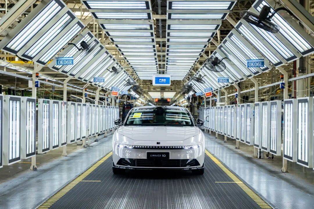 混動轎車里的“革命派”,領克10 EM-P靠價值平權火爆出圈