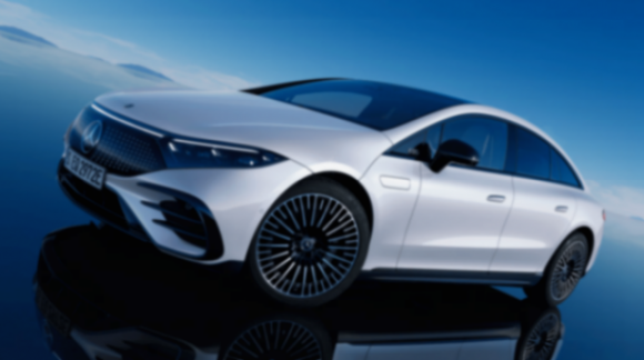 破局電動化轉型,奔馳摸著寶馬的“石頭”過河?