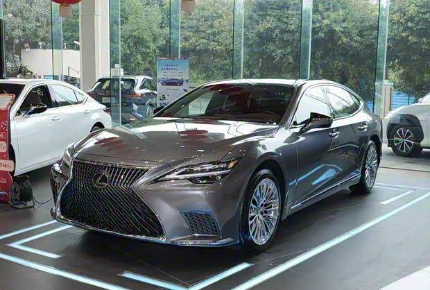 雷克薩斯LS概念車震撼首發(fā)!六輪MPV顛覆想象