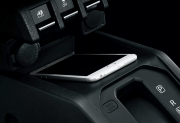 那么,話說回來,哪些新車更值得消費(fèi)者關(guān)注?在10萬級(jí)燃油SUV市場(chǎng)中,有兩款車型值得關(guān)注,一款是剛剛上市的新款長(zhǎng)安CS75 PRO,一款是吉利博越。接下來,我們看看這兩款車型都有啥特點(diǎn),對(duì)于家庭用戶來說,選誰更劃算?