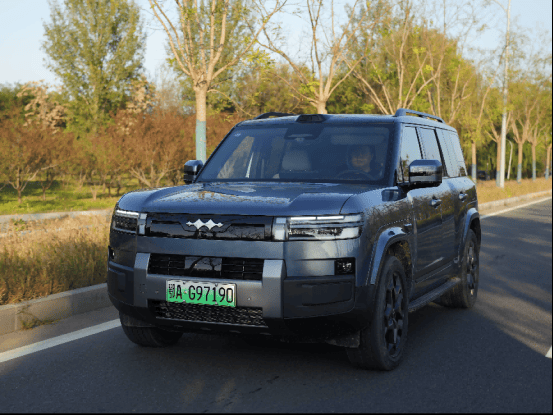 深藍(lán)G318對(duì)比方程豹鈦7 誰是可城可野的全能之選?