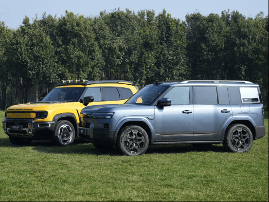 深藍(lán)G318對(duì)比方程豹鈦7 誰是可城可野的全能之選?