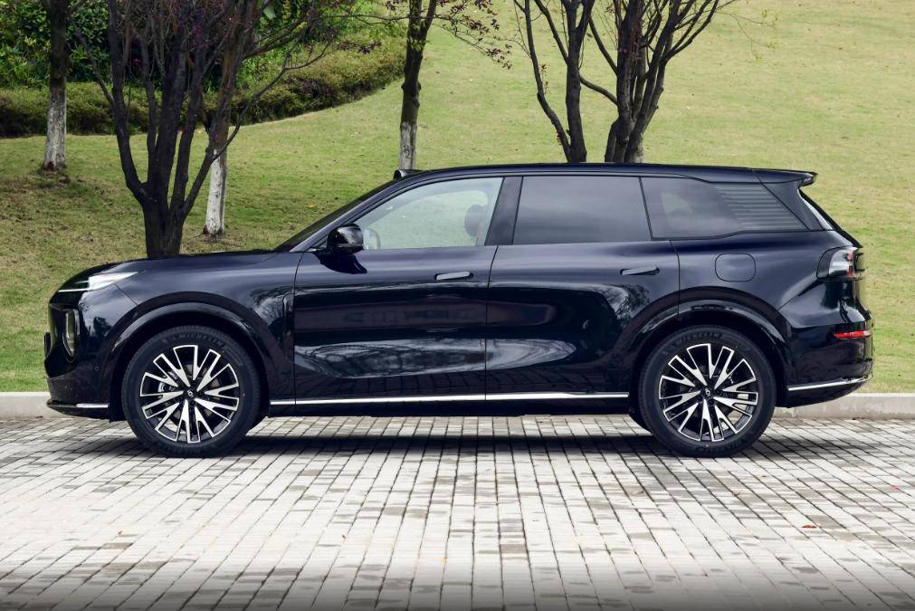 頂配的較量,長(zhǎng)安啟源Q07天樞智能激光版對(duì)上比亞迪宋L,孰強(qiáng)孰弱