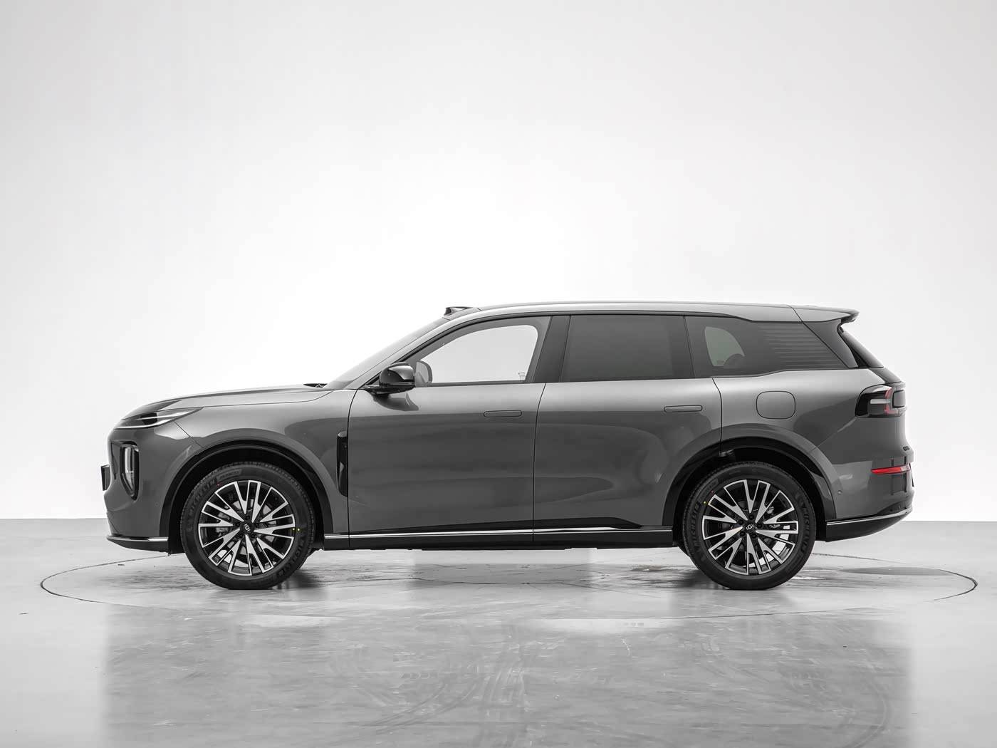 頂配的較量,長(zhǎng)安啟源Q07天樞智能激光版對(duì)上比亞迪宋L,孰強(qiáng)孰弱