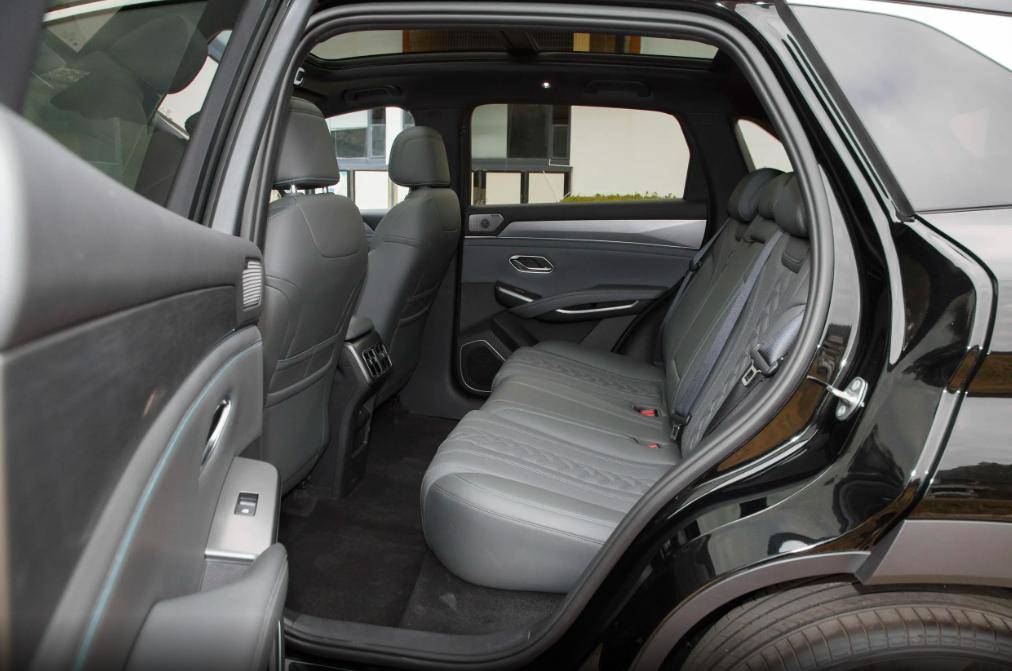 頂配的較量,長(zhǎng)安啟源Q07天樞智能激光版對(duì)上比亞迪宋L,孰強(qiáng)孰弱