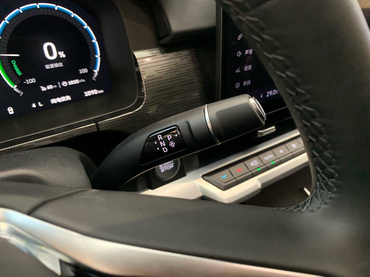 全新坦克400預售價30.98萬元起,Hi4-Z/智駕/冰箱/彩電都齊了