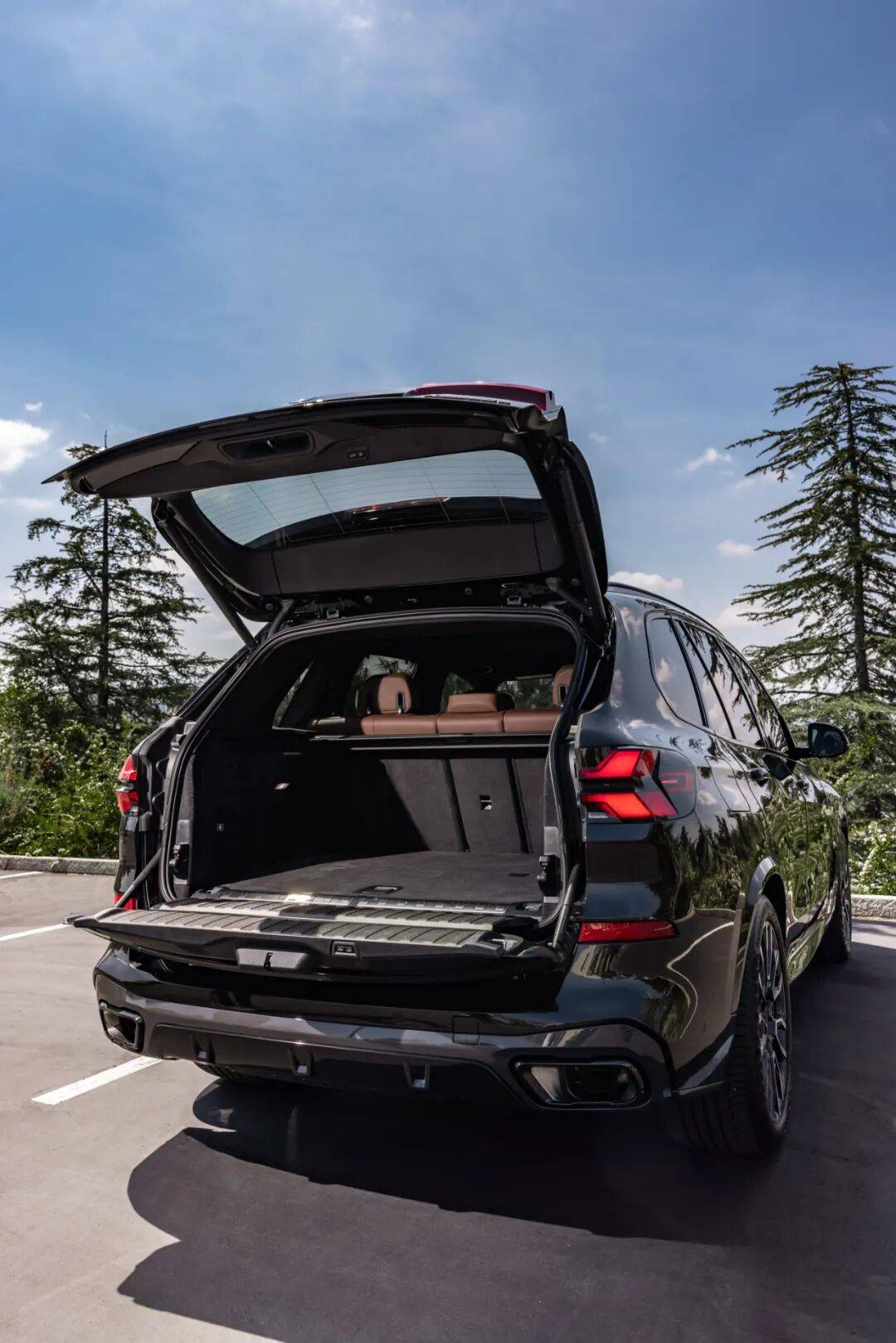 再見“天地門”?下一代寶馬X5或?qū)⒎艞壏煮w式尾門