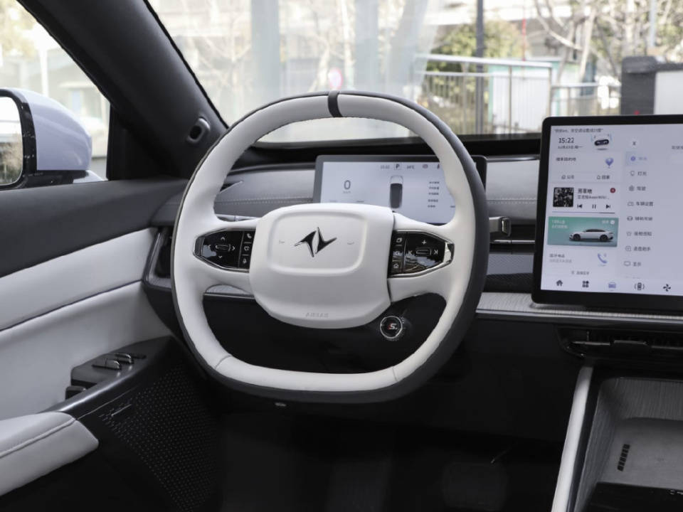 比肩奔馳CLA!2025款eπ007登陸新加坡,全球汽車市場(chǎng)的中國(guó)震撼