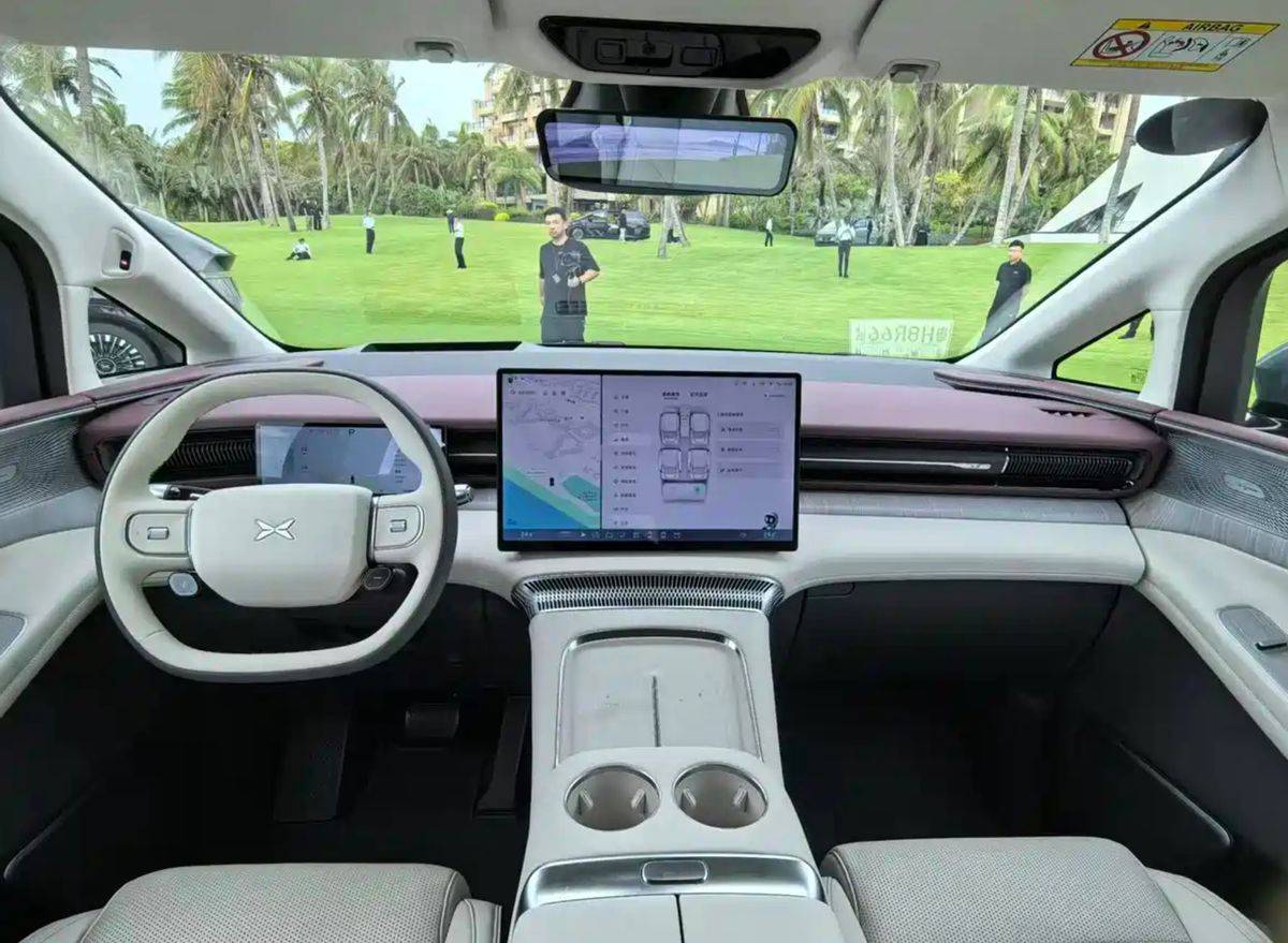 小鵬X9增程版內飾發布!全新方向盤,三排座椅可翻轉,年內上市