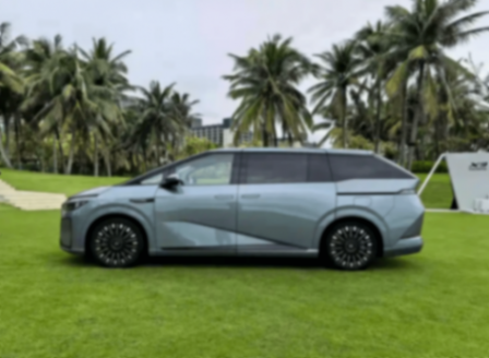 小鵬X9增程版內飾發布!全新方向盤,三排座椅可翻轉,年內上市