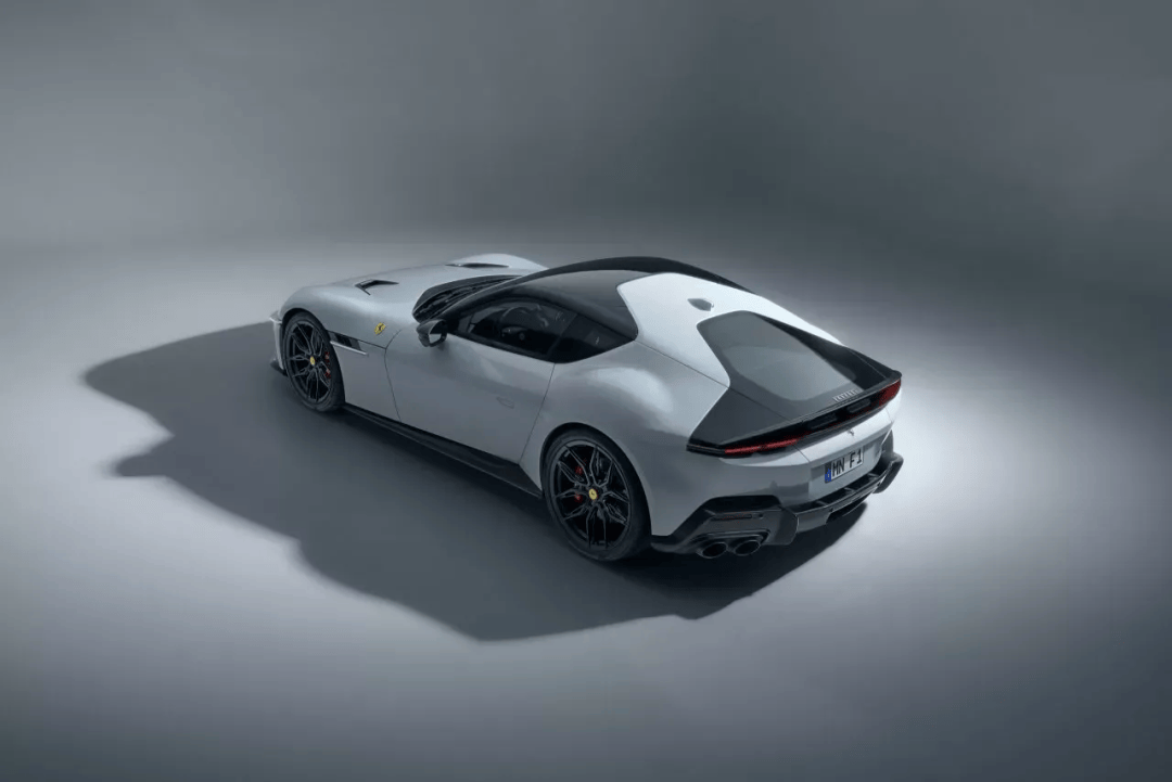 Novitec操刀法拉利12Cilindri,輕量化升級(jí)+空氣動(dòng)力學(xué)優(yōu)化,V12超跑犀利進(jìn)化