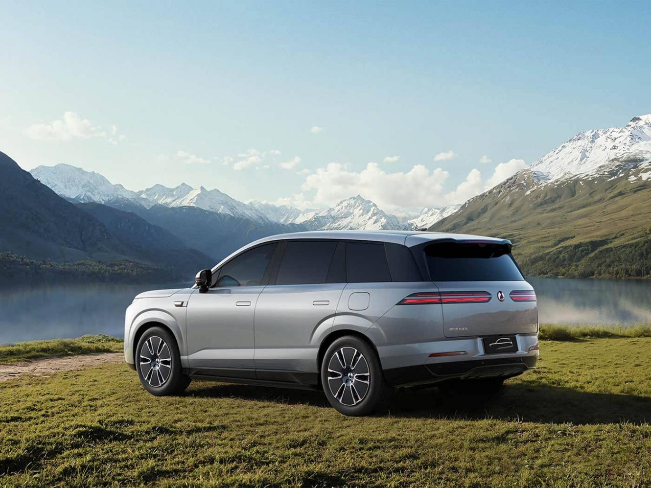 差11萬!比亞迪新車上市,理想L9車主直拍大腿,連充電都能輸?