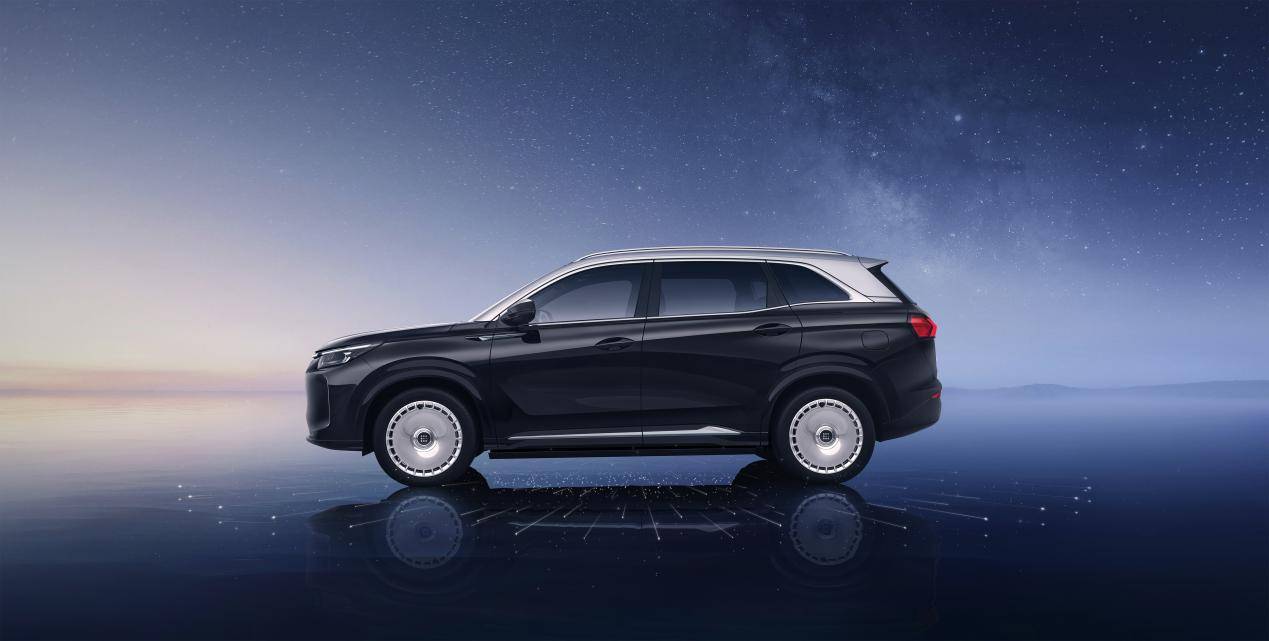 11.98萬享20萬越級體驗!第三代藍電E5 PLUS堪稱“六邊形戰士”