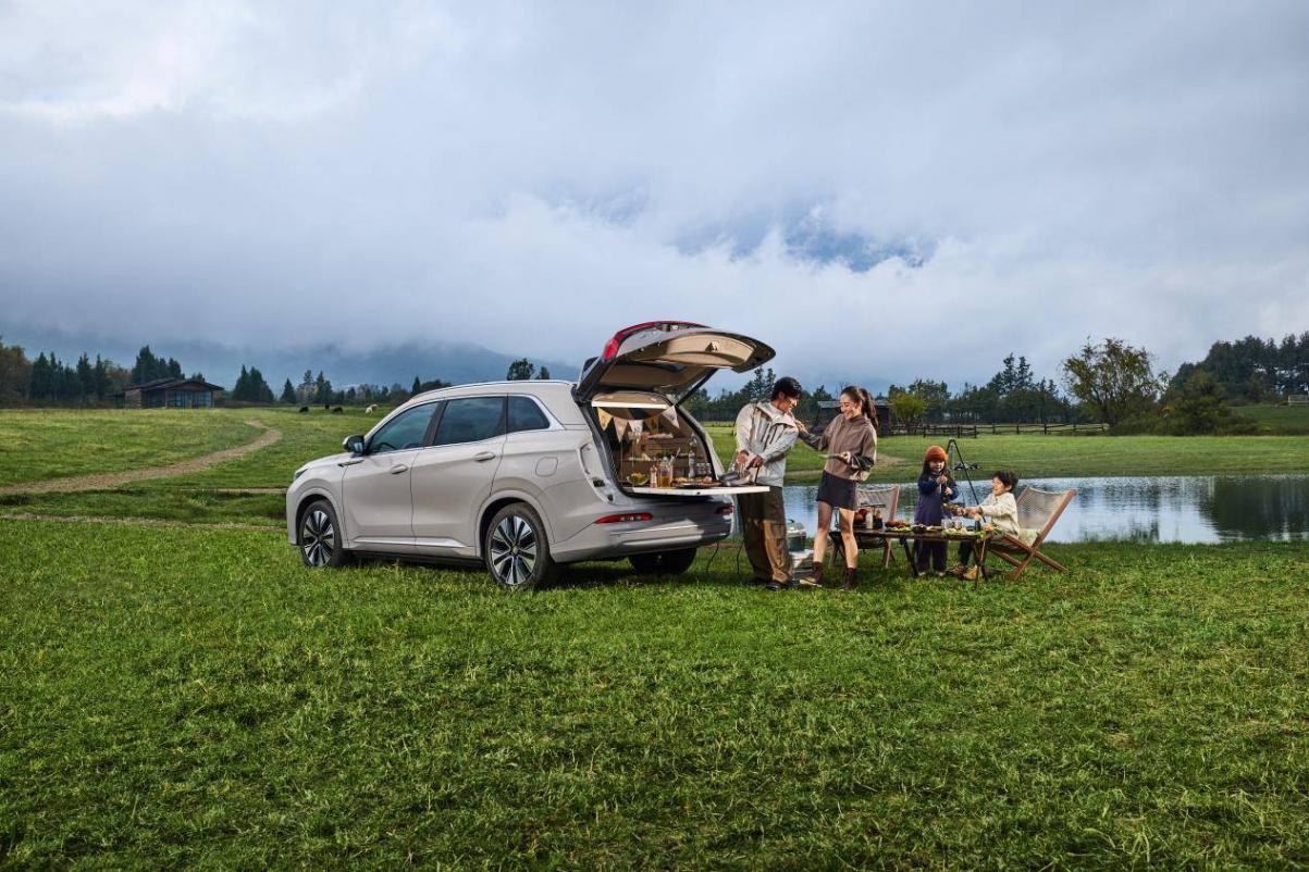 11.98萬享20萬越級體驗!第三代藍電E5 PLUS堪稱“六邊形戰士”