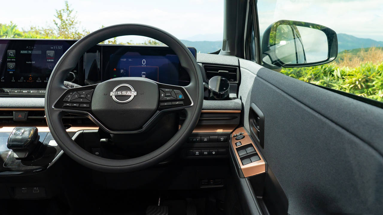 電動車變移動發(fā)電站?日產(chǎn)推出創(chuàng)新太陽能電池板!