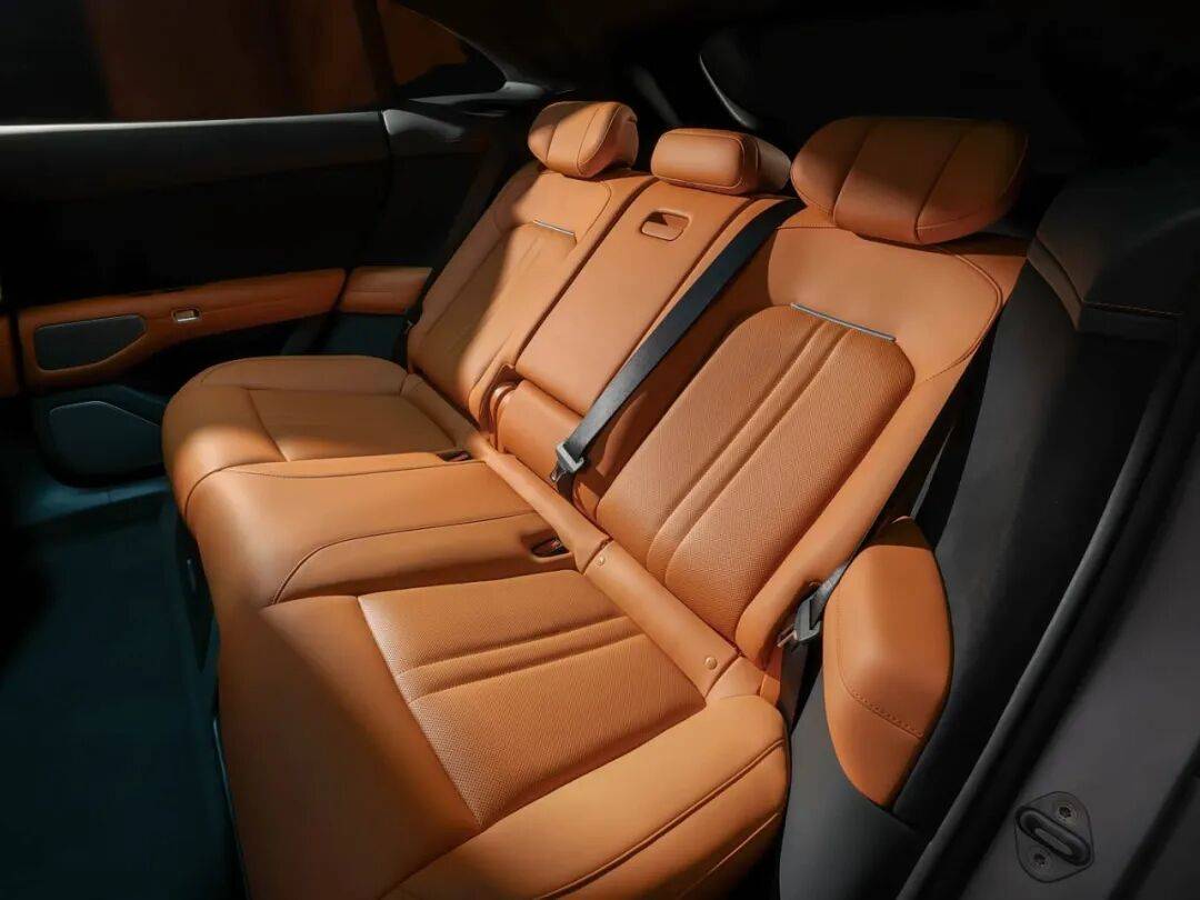 SUV新科銷冠,上市僅5個月,轎跑外形很個性