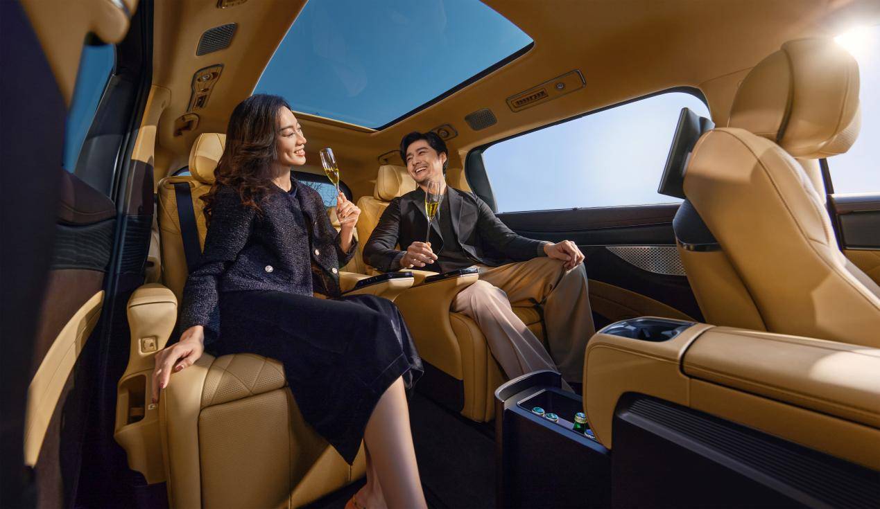 騰勢(shì)D9交付30萬(wàn)輛:比亞迪雙軌戰(zhàn)略交出優(yōu)秀成績(jī)單