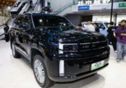 北京越野 BJ60 增程行政版今日正式上市,在配置上新增車載衛星通信、制氧機等高端配置