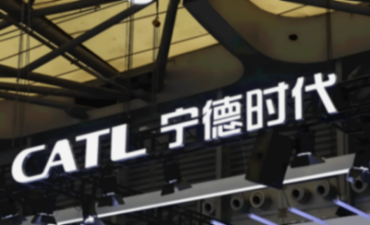 車企卷麻了,電池廠賺翻了,電池巨頭都漲薪了,比亞迪一點氣沒受