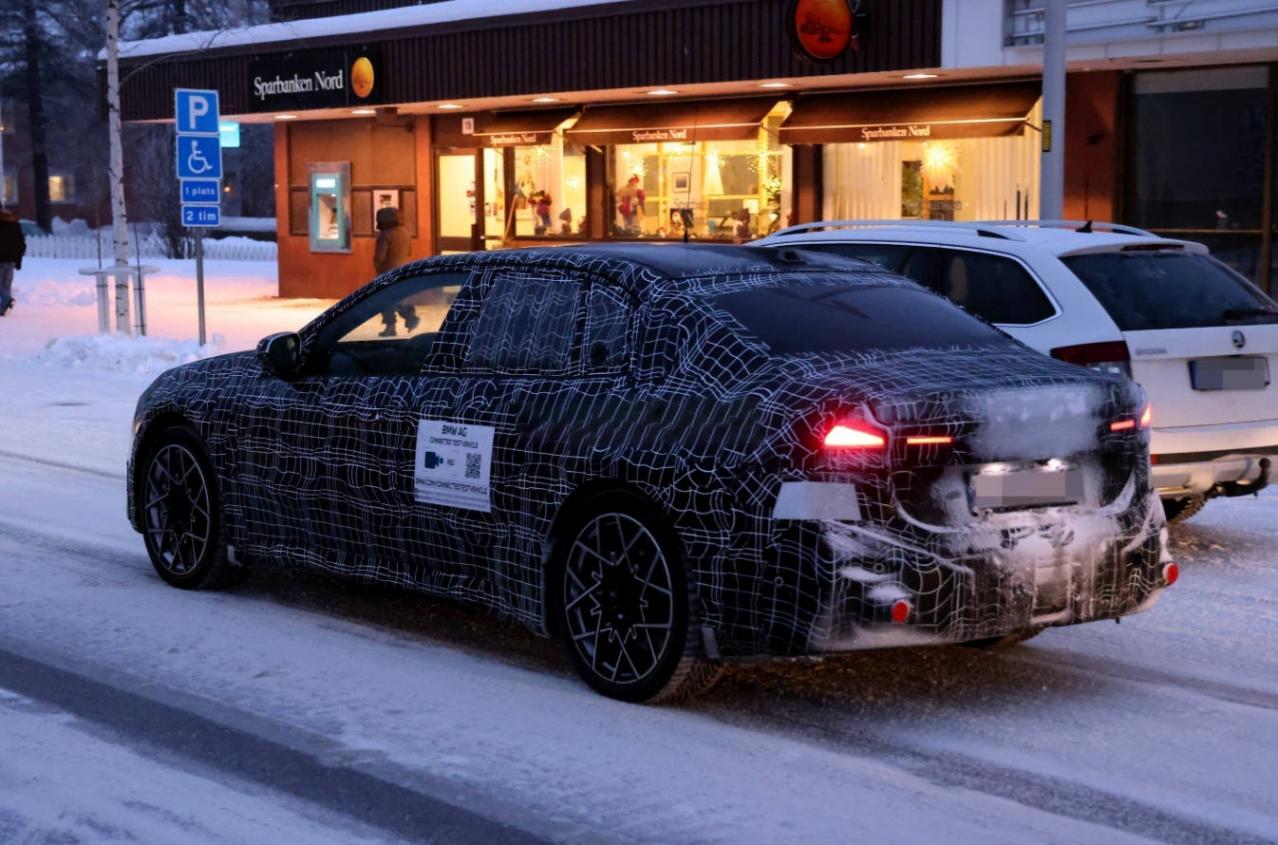 車頭線條清晰可見 新一代寶馬i3低溫測試諜照曝光